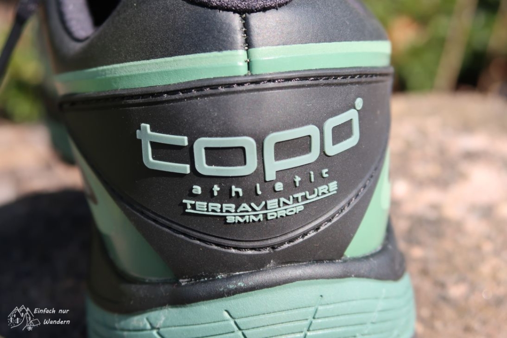 Die Topo Athletic Terraventure von hinten mit Logo